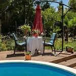 Dora Apartment *