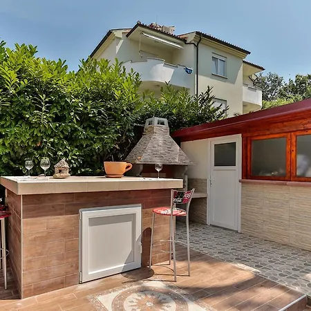 Dora Apartment
