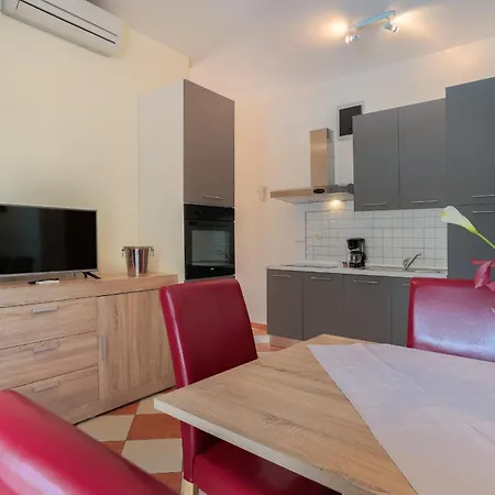 Dora Apartment