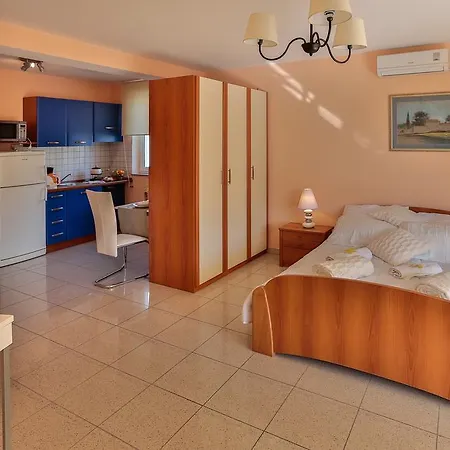 Dora Apartament *