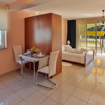 Apartament Dora *