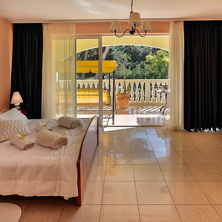 Dora Apartment *