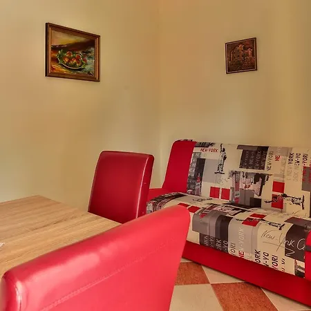 Dora Apartament *