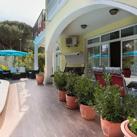 Dora Apartment